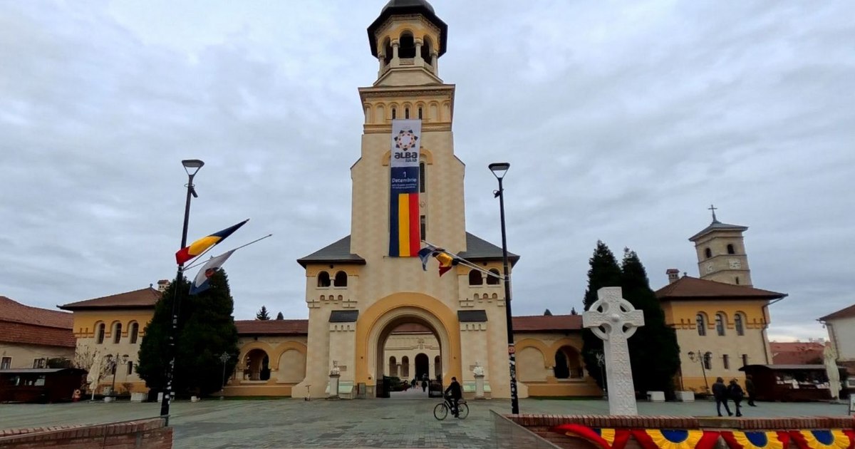 #RomâniaNeUnește? Doar pe hârtie. Liderii politici, față în față de 1 Decembrie, la Alba Iulia – TurboStiri.ro